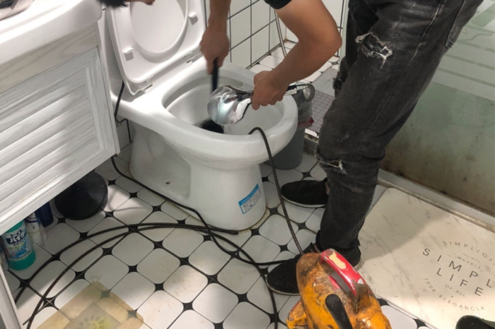 白朗疏通下水道