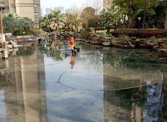 白朗景观池淤泥清理