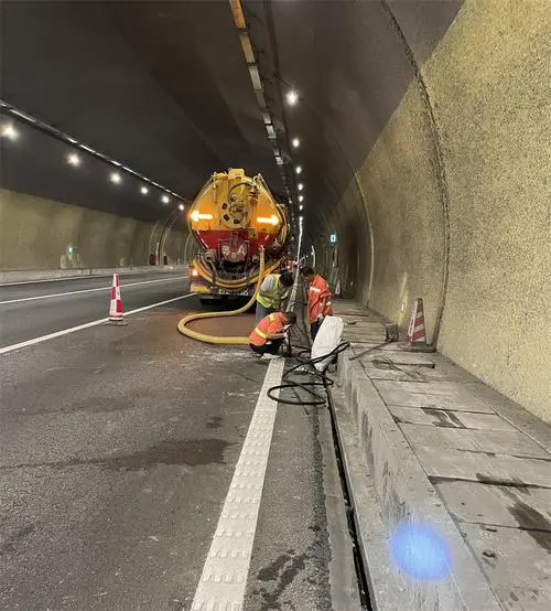 白朗隧道排水渠清淤